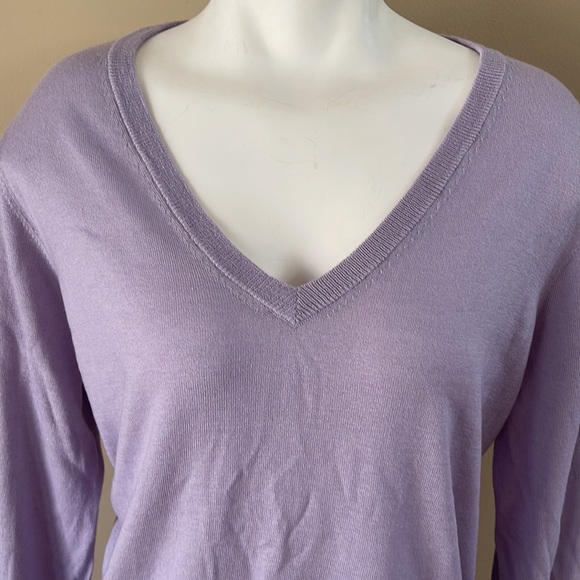 NWT V Neck Lightweight Top - Picture 3 of 7